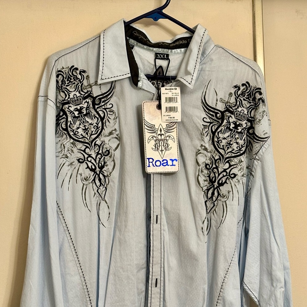 Men’s Roar brand long sleeve shirt. New with tags. Paid $95. Asking $50.